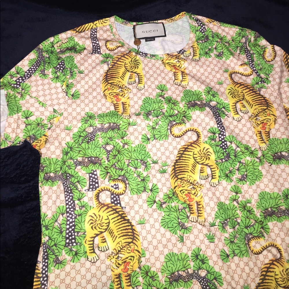 Gucci bengal shirt 🌴🐅 Fits M-L also