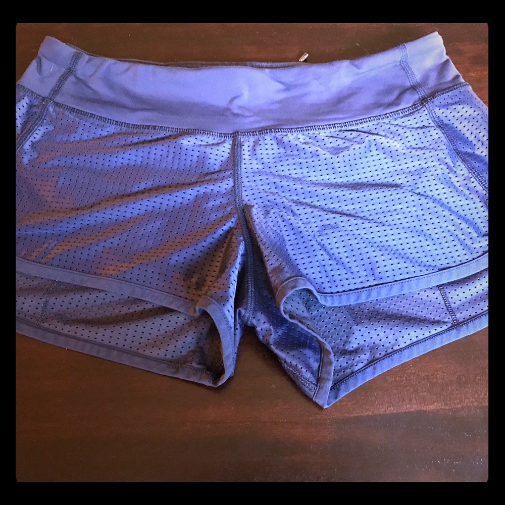 ❗️❗️sold❗️❗️Lululemon shorts size 6 perforated