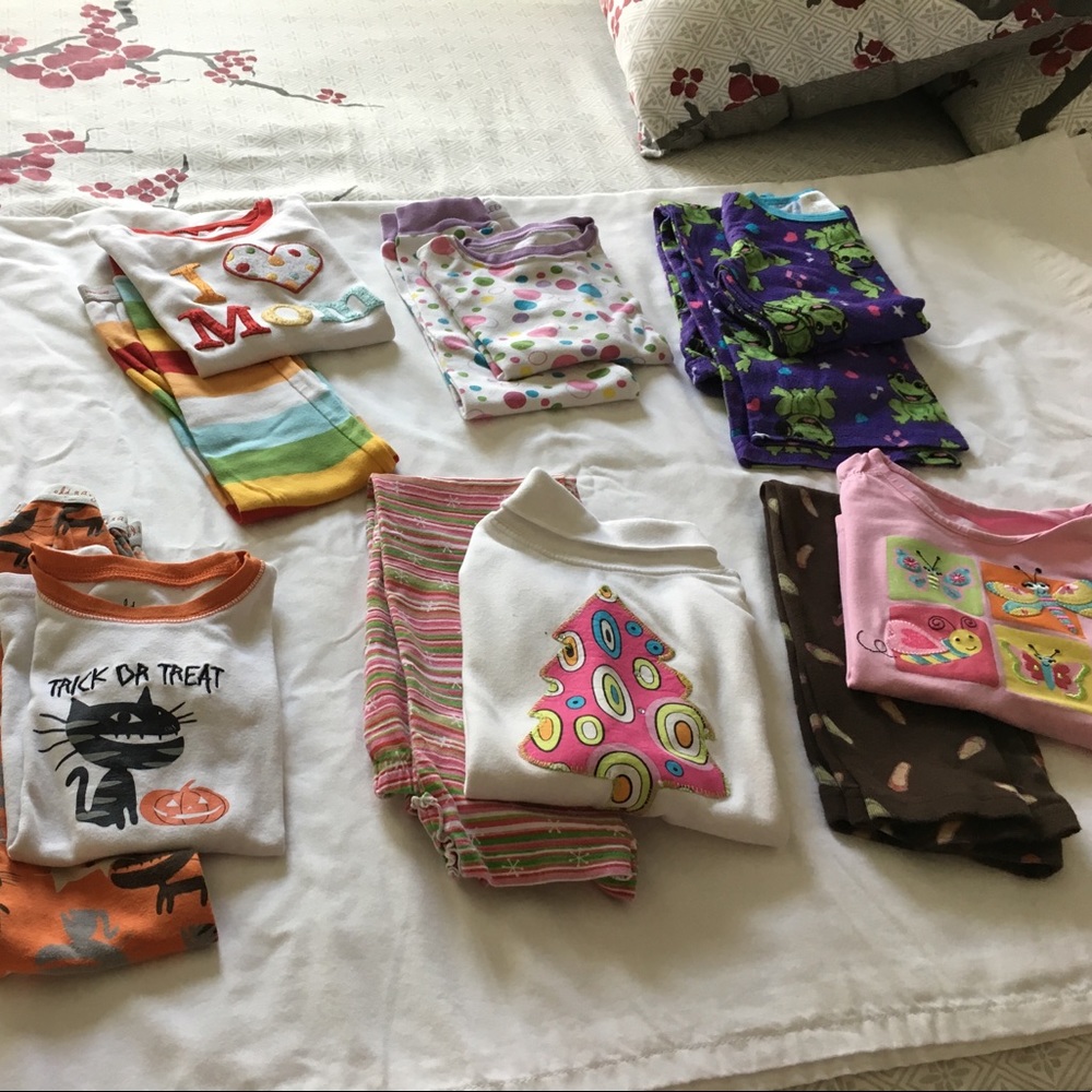 Bundle 6 pair PJ's for 12$