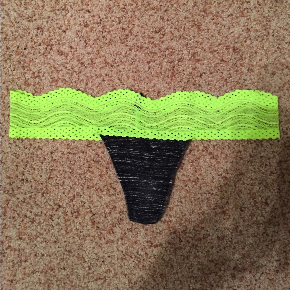 PINK Victoria's Secret XS Thong NWOT