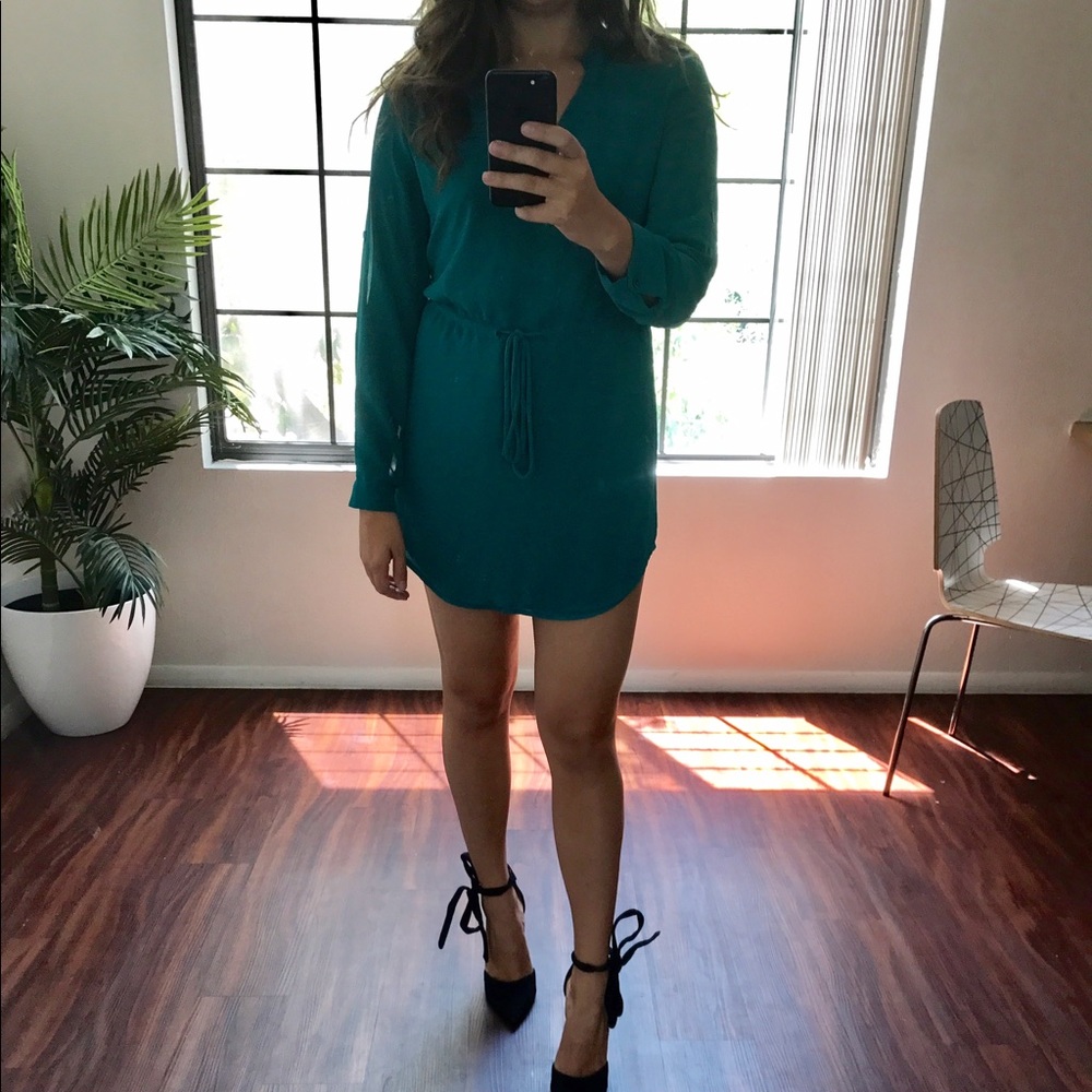 Teel Long Sleeved V Neck Dress