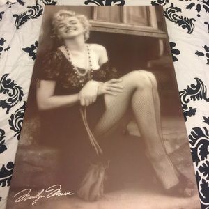 Im selling this beautiful Marilyn Monroe portrait