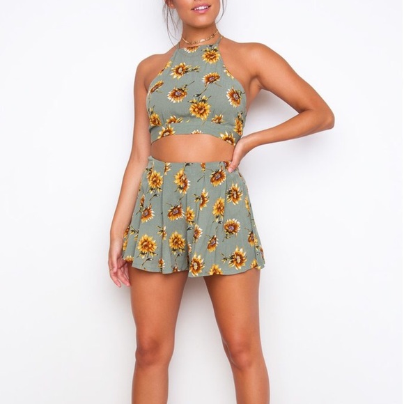 Sunflower Shorts Crop Top Set - Picture 3 of 3