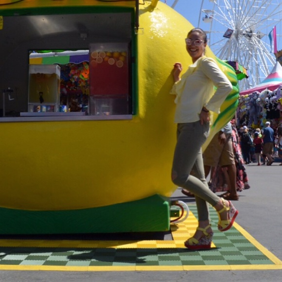 YELLOW Platforms  - Picture 2 of 3