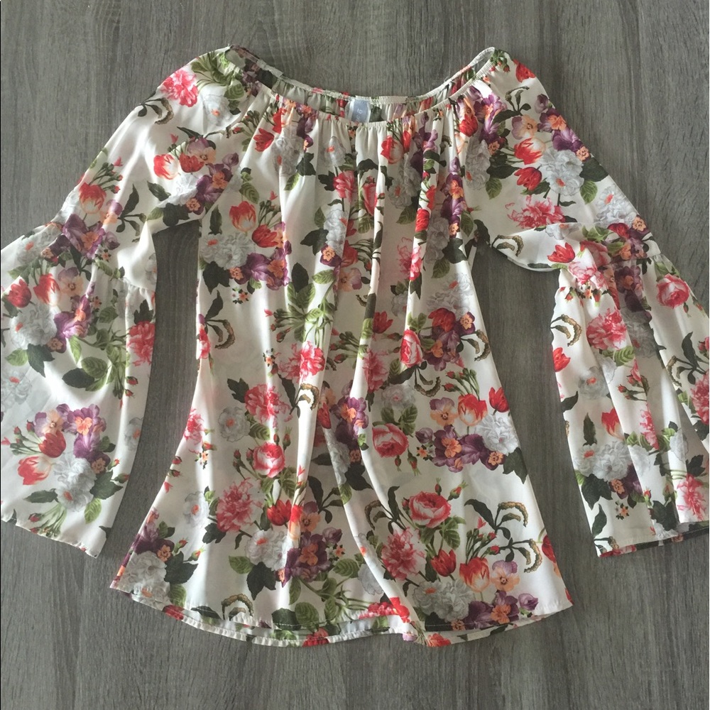 ✔️SOLD✔️Off the shoulder tunic