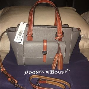 🎉SALE!!! Dooney & Bourke Satchel🎉