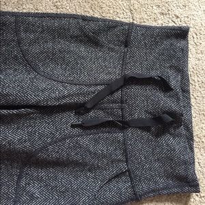 Lululemon gray skinny will pants with Lulu bag!