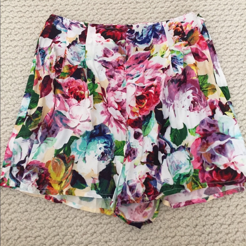 Minkpink Floral Flowy Shorts Size: Small