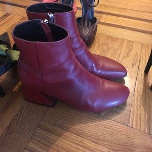 Unique red boots! Korean designer brand yuul yie