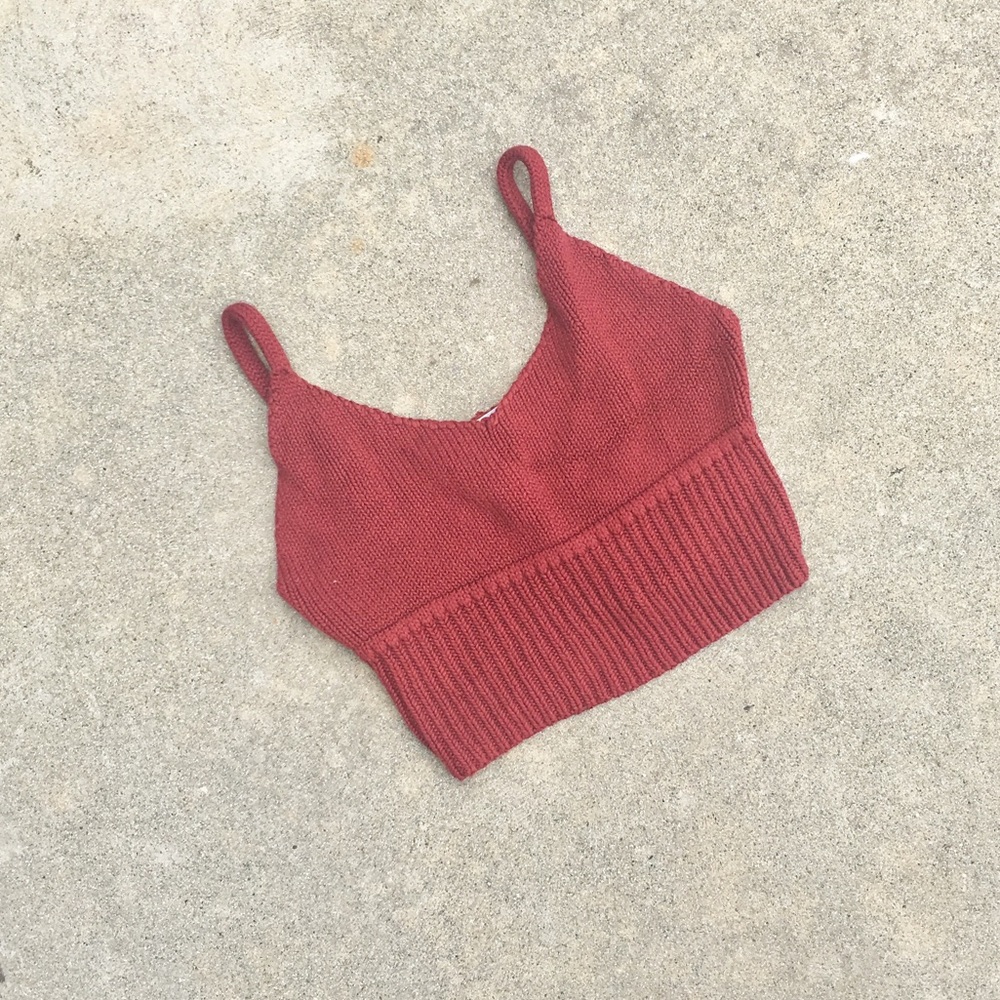 red cropped knit tank