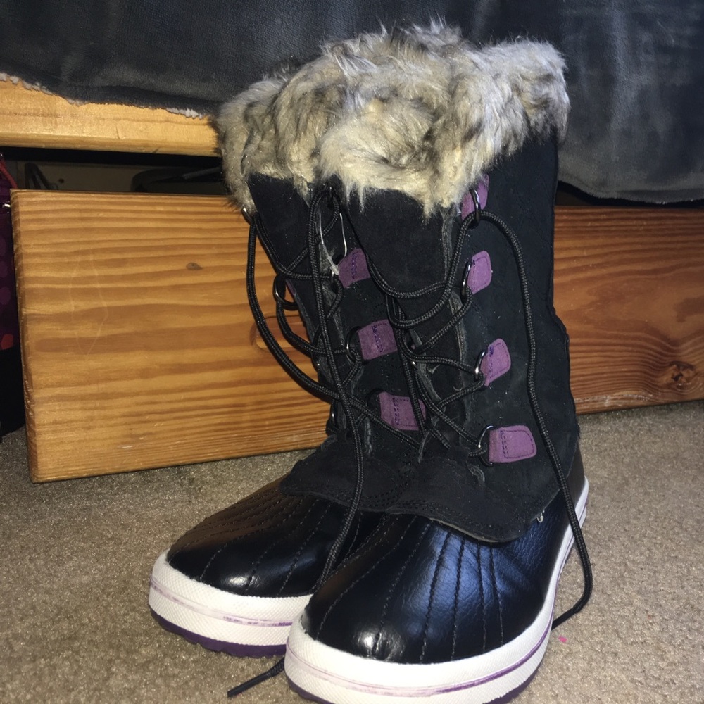 Winter snow boots size four