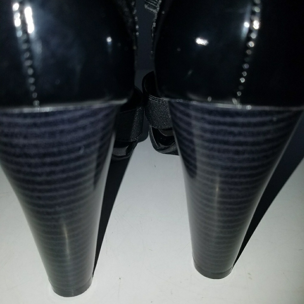 Shoes - Picture 4 of 6