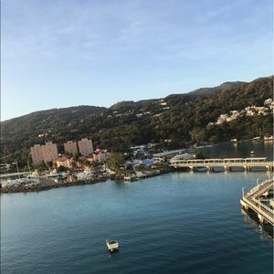 Meet your Posher, Ella