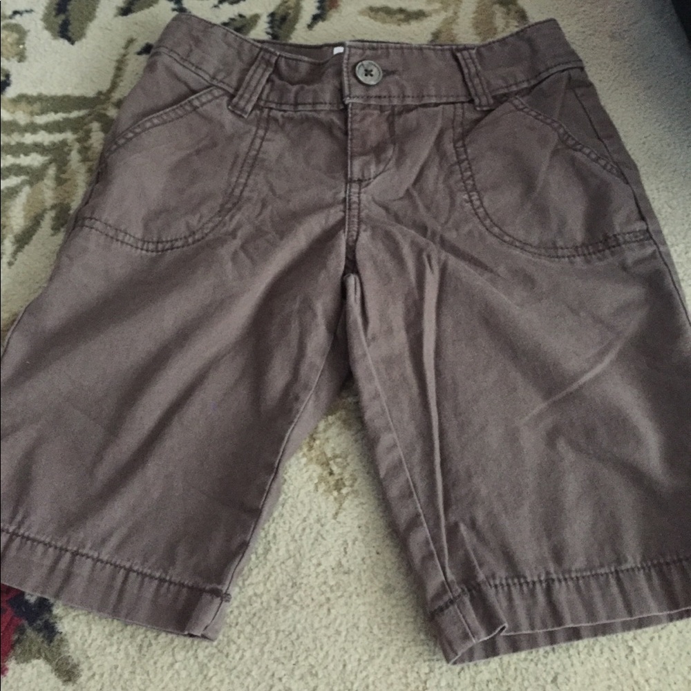 Brown shorts size 7.