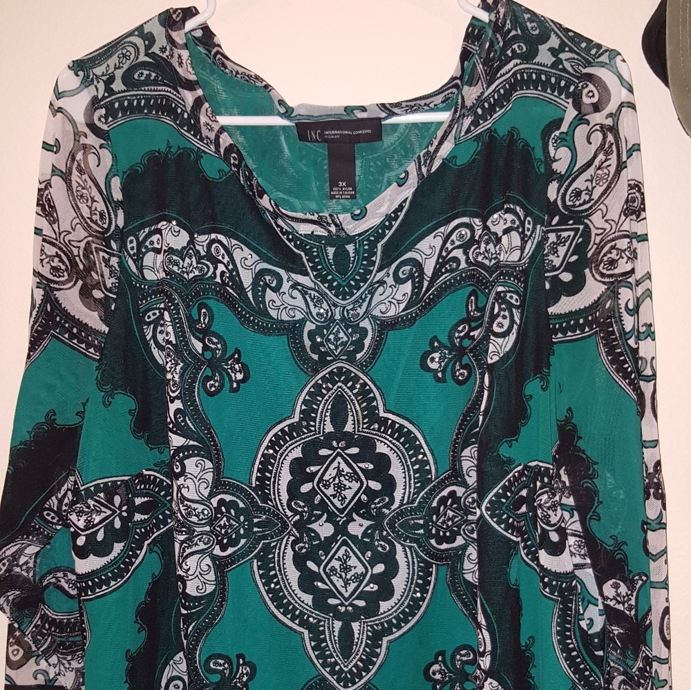 Plus size Macys Inc top