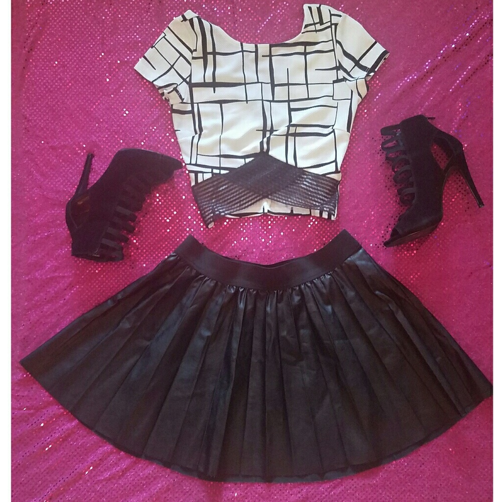 Black & White crop top