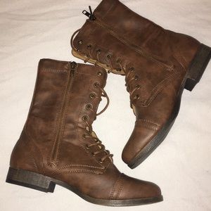 Brown lace up combat boot, New