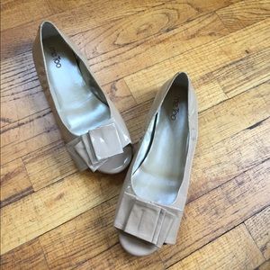 Like new open toe flats!