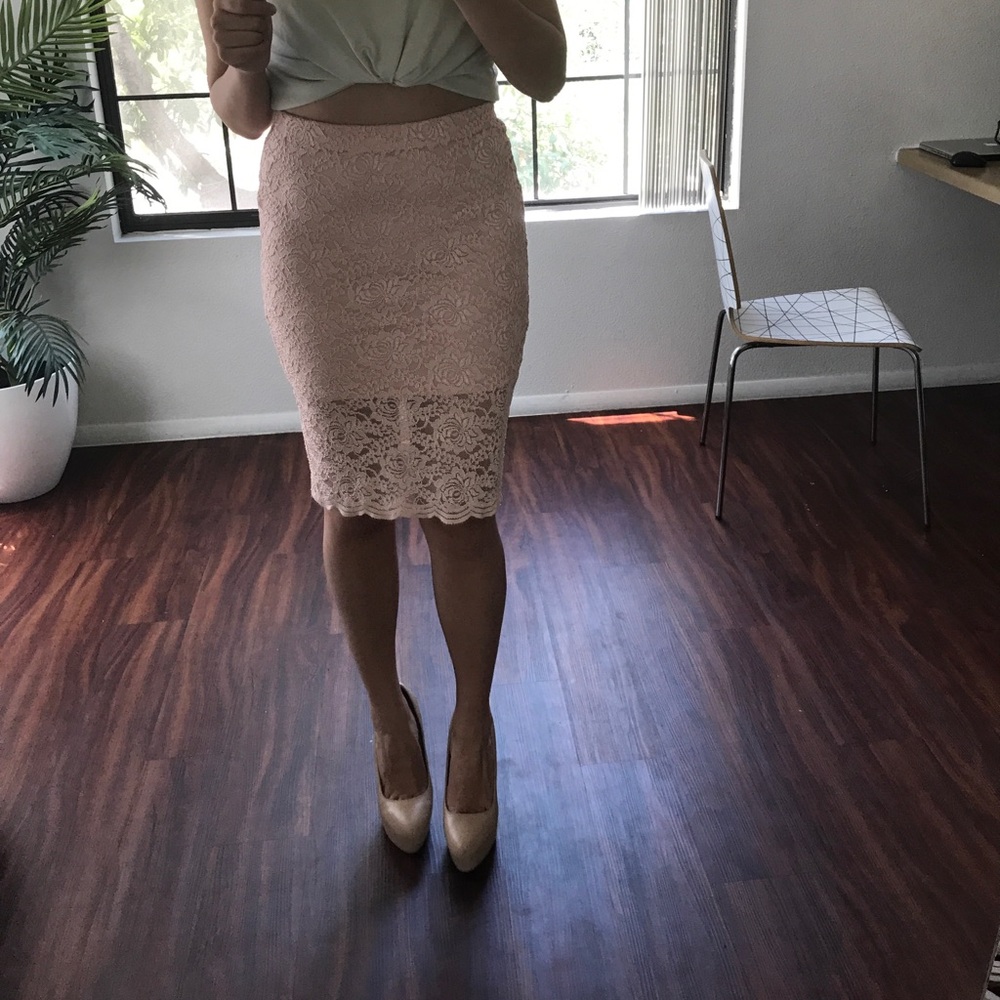 Lace Detailed Dusty Pink Skirt