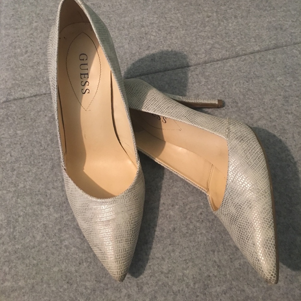Like new Guess pumps