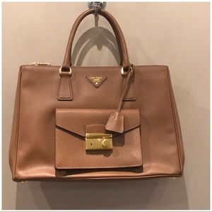 Prada Double Zip Saffiano Leather Med Tote👜🛍