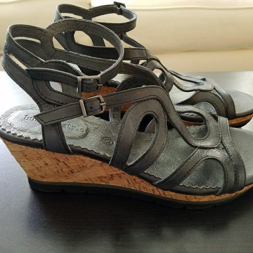Like-new Bussola sandals, metallic grey.