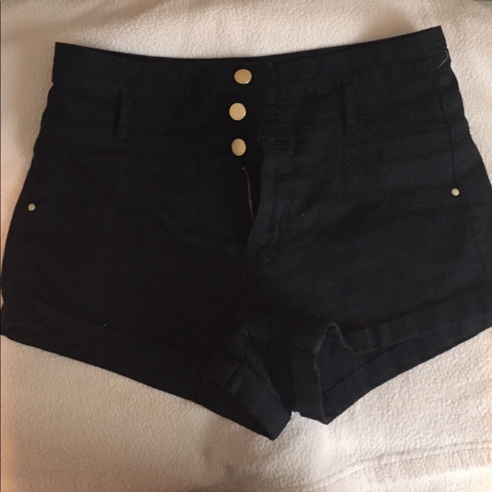 Super cute high waisted black shorts
