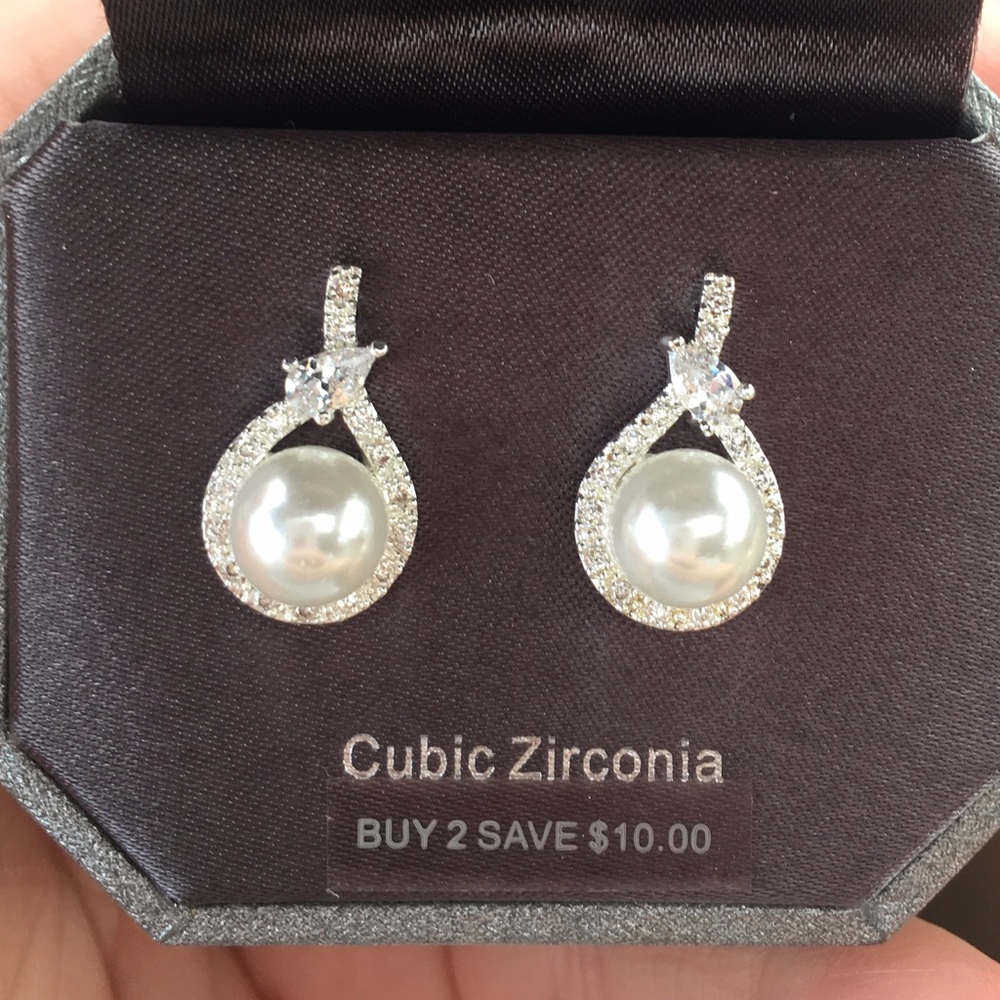 Brand New Earrings ❤️