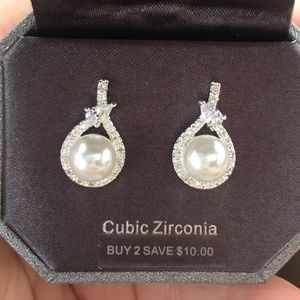 Brand New Earrings ❤️