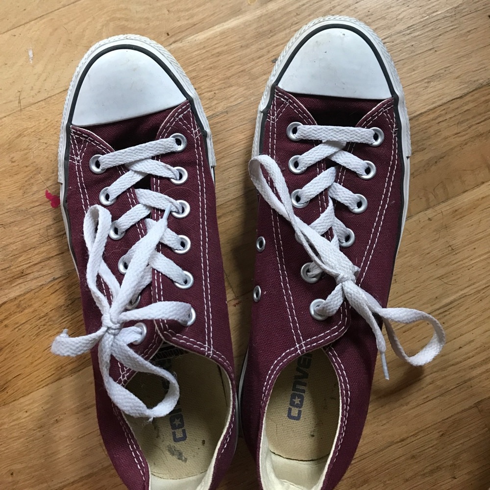 Authentic Maroon Converse size 8!!!