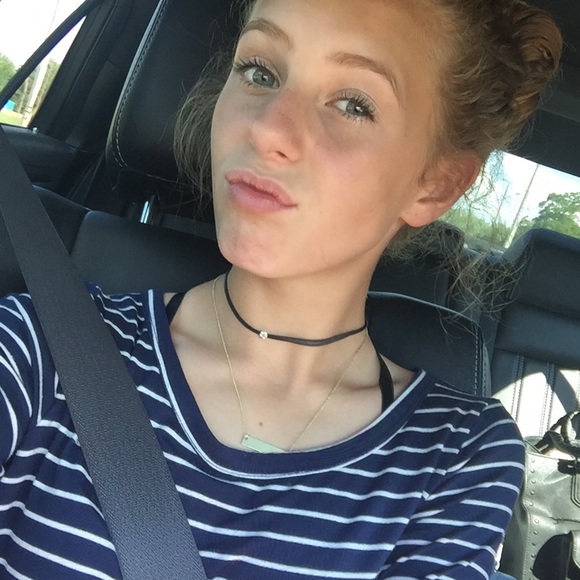 Meet your Posher, Taylor - Picture 1 of 2