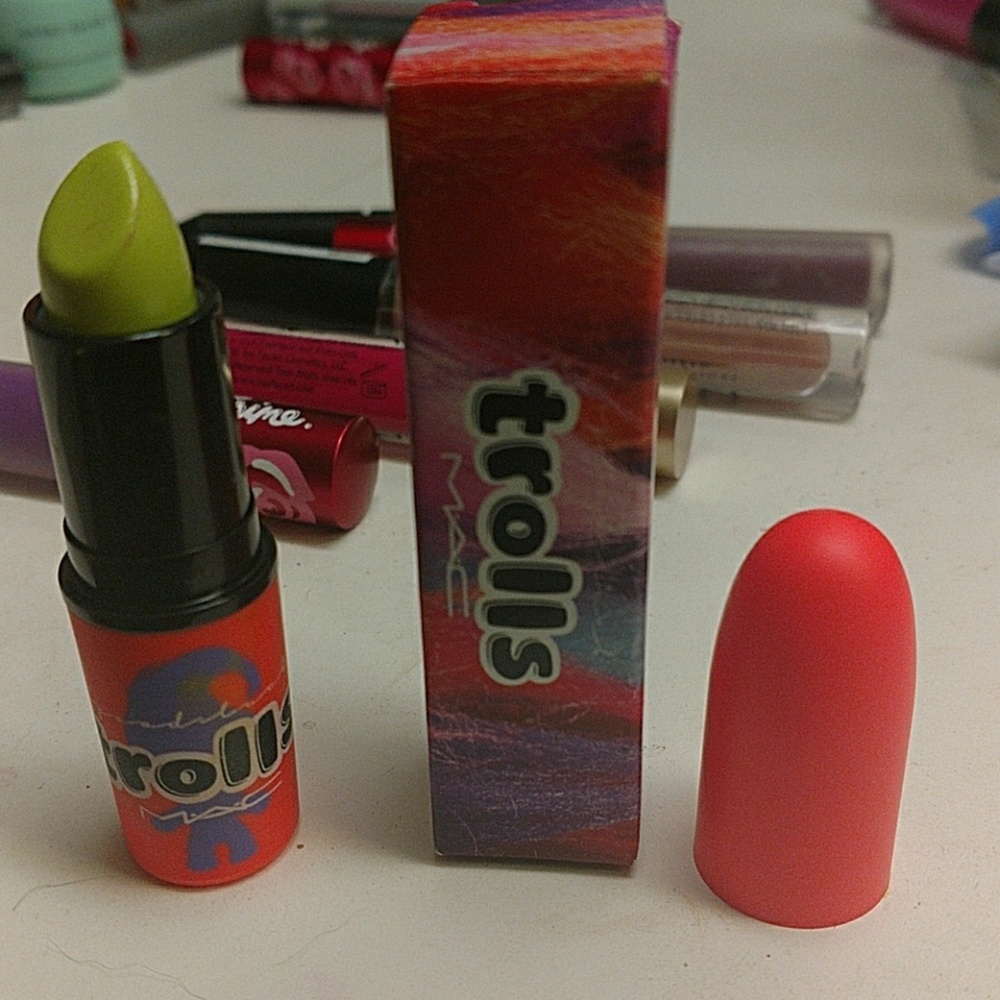 MAC TROLLS LIPSTICK