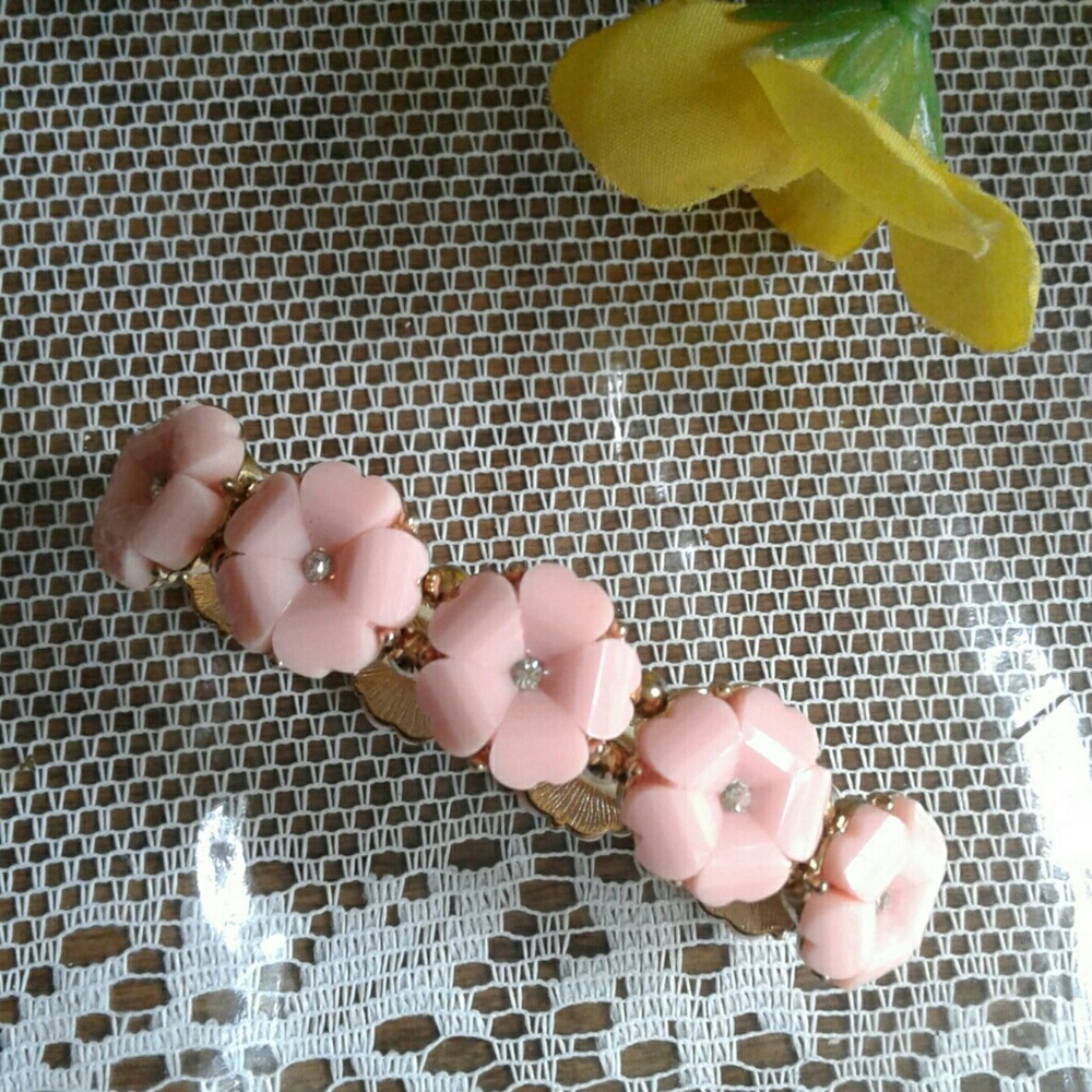 🎀 Forever 21 Flower Bracelet