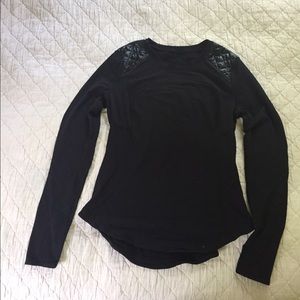 Lululemon long sleeve w/ quilted details