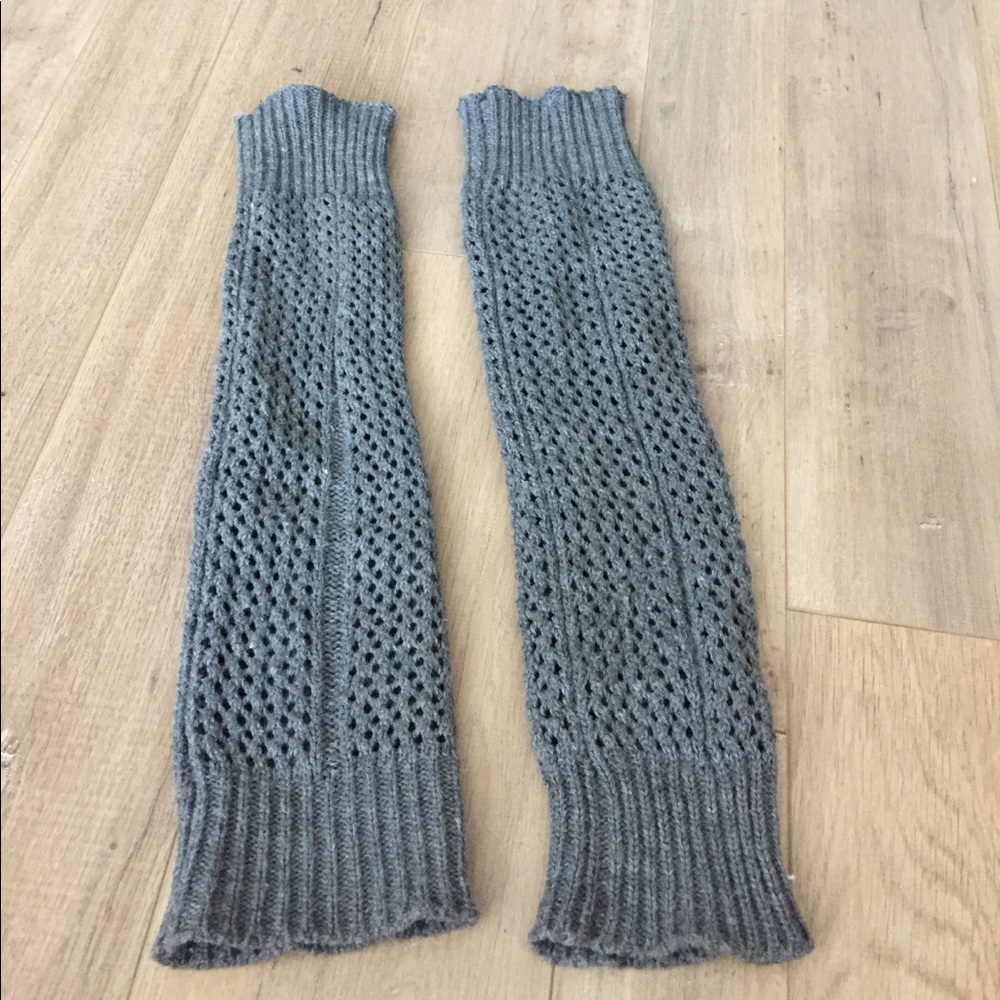 Comfy grey knit leg warmers!