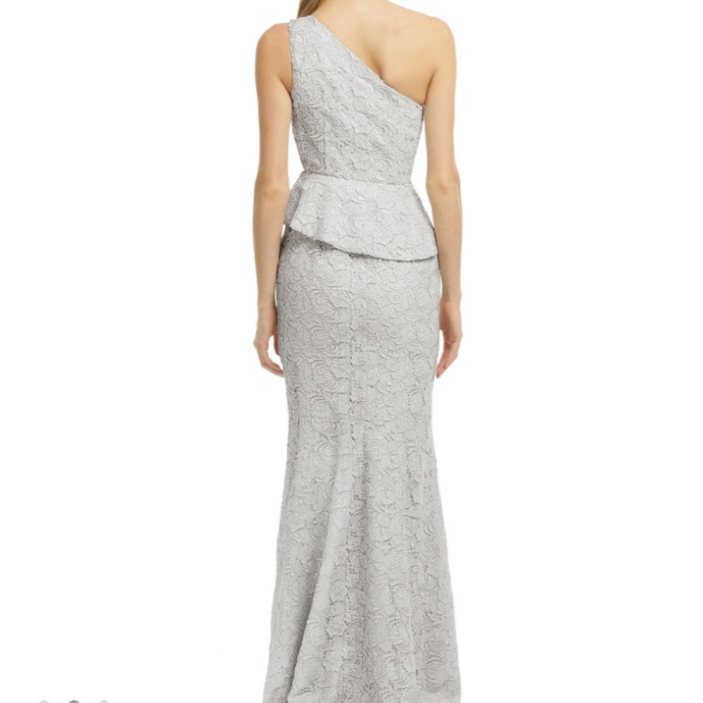 ✂️✂️Stunning silver gown. 🐝the Envy of the night. - Picture 2 of 8