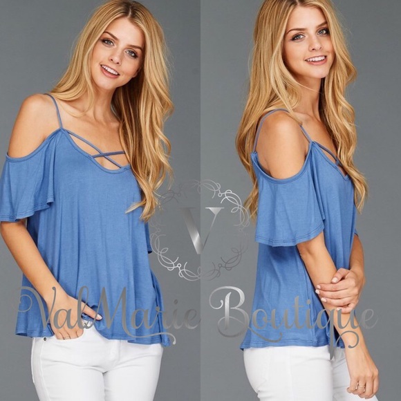 📍CLEARANCE 📍Stunning Blue Top - Picture 2 of 3