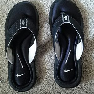 Nike Comfort flip flops size 8