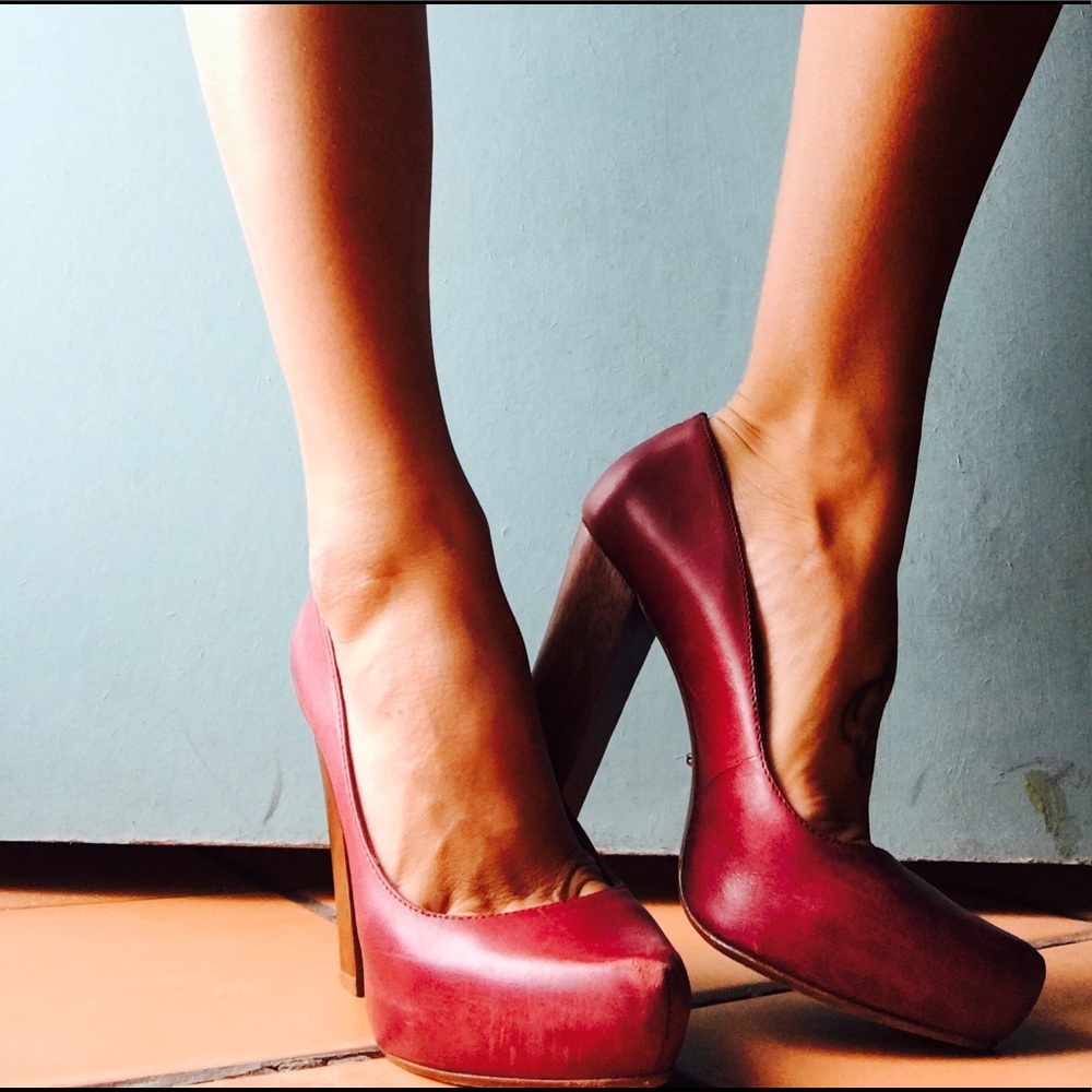 SCHUTZ BURGANDY BLOCK HEELS