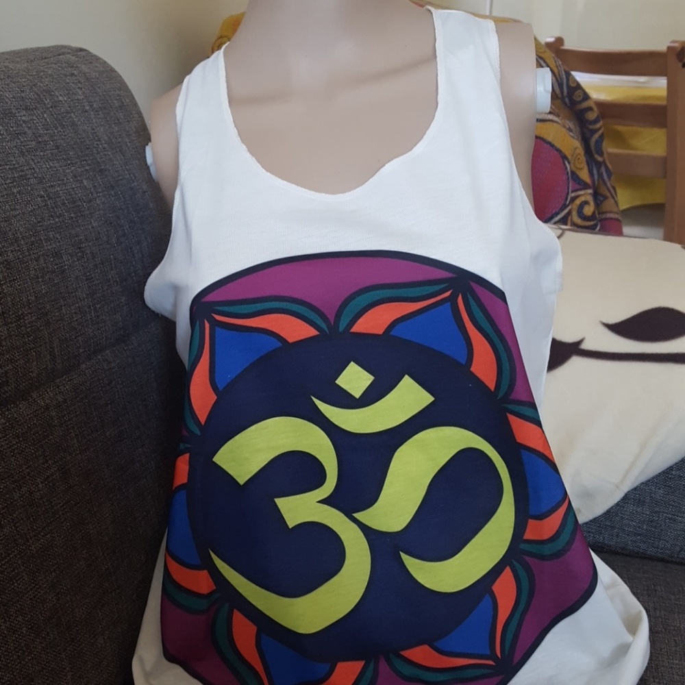 Om Tank top. 1 size!