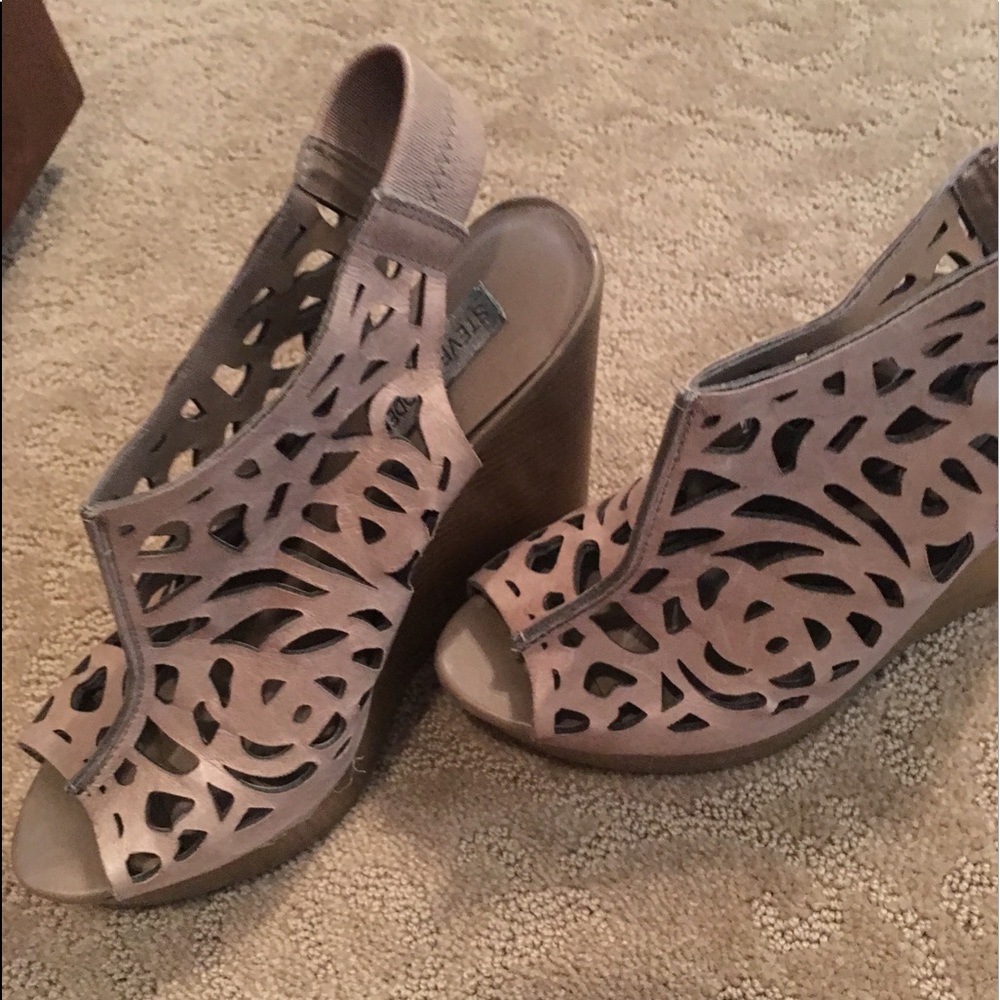 Steve Madden Tan Wedges