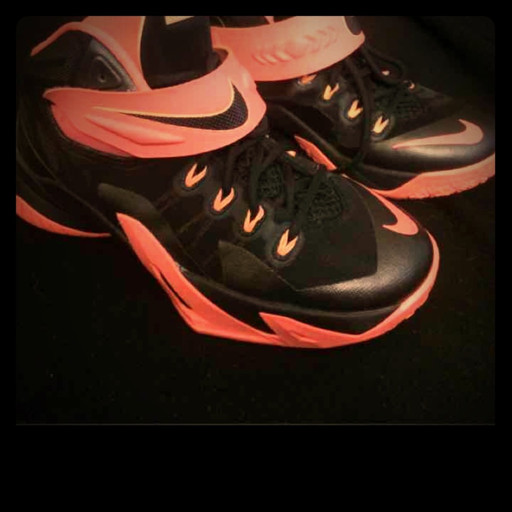 💥NIKE LaBrons💥flawless CONDITION