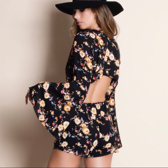 ❗️LAST ONE❗️Floral Print Black Romper - Picture 4 of 5