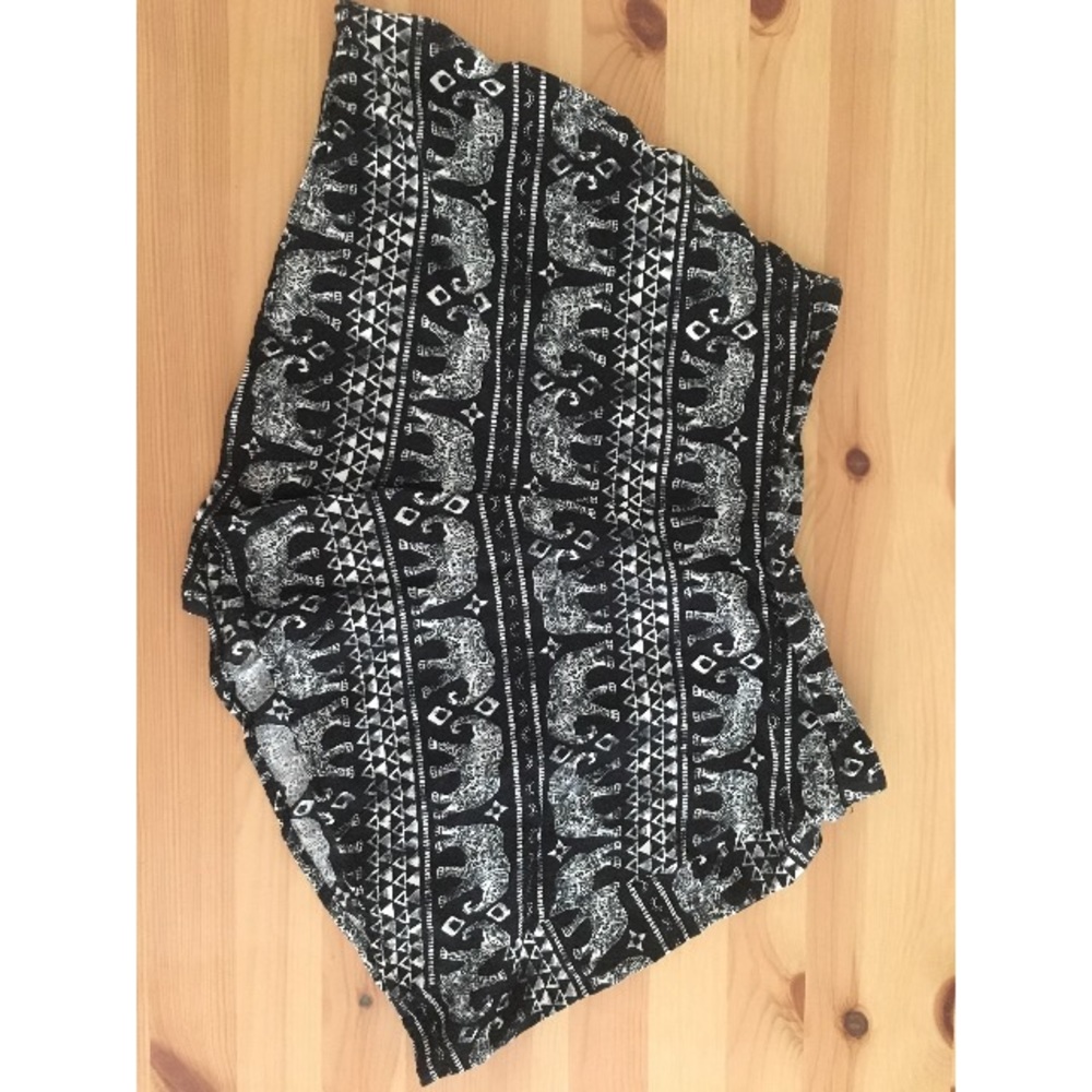 Mudd tribal print soft shorts