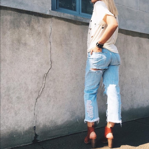 BNWT Carmar light wash distressed cutout jeans - Picture 5 of 8