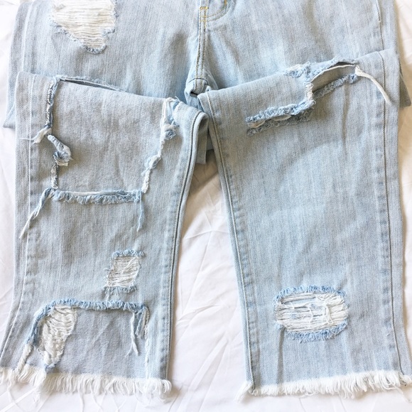 BNWT Carmar light wash distressed cutout jeans - Picture 8 of 8