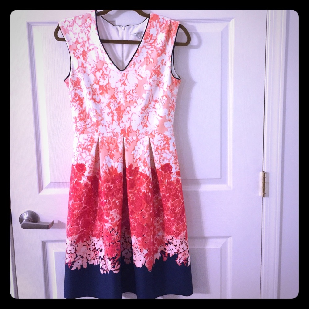 Sleeveless vneck dress