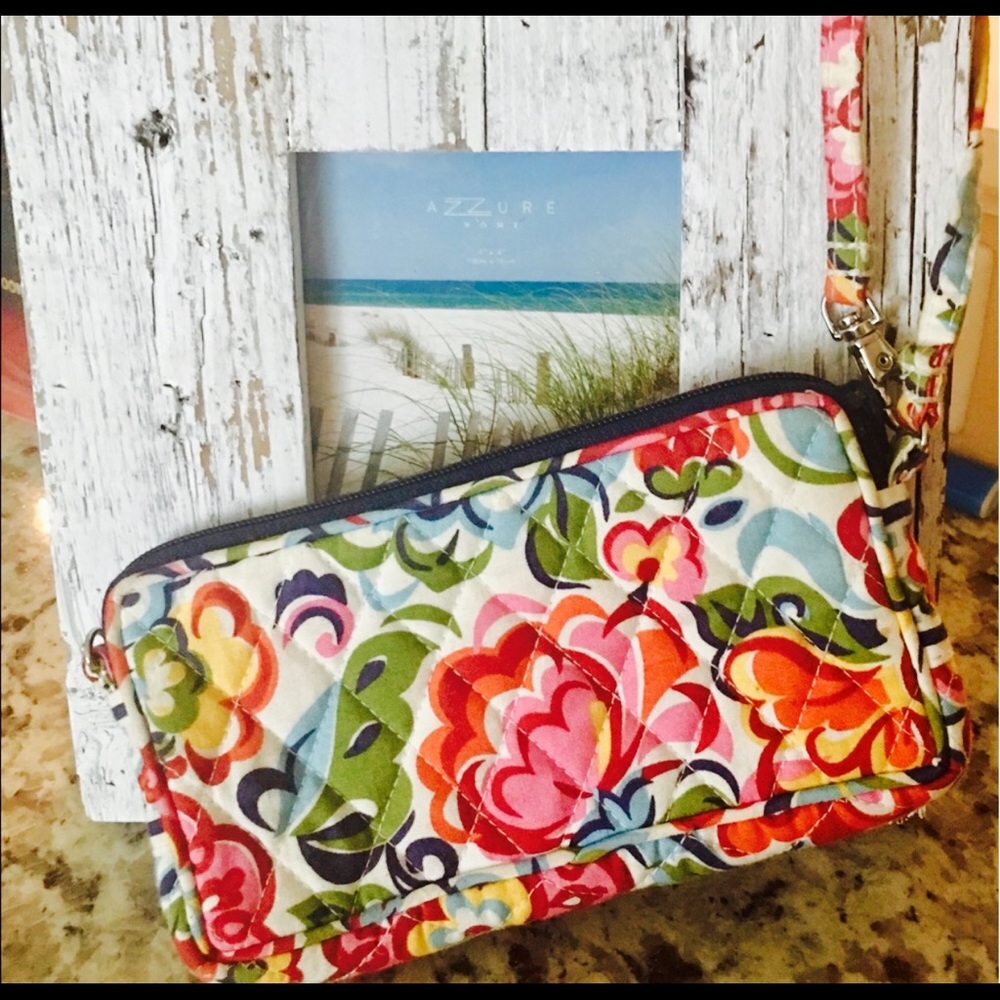 NEVER USED Bright & Cheery Vera Bradley Wristlet-