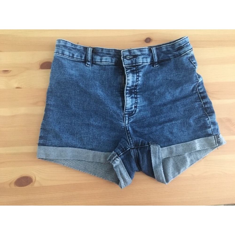 Divided high waisted shorts