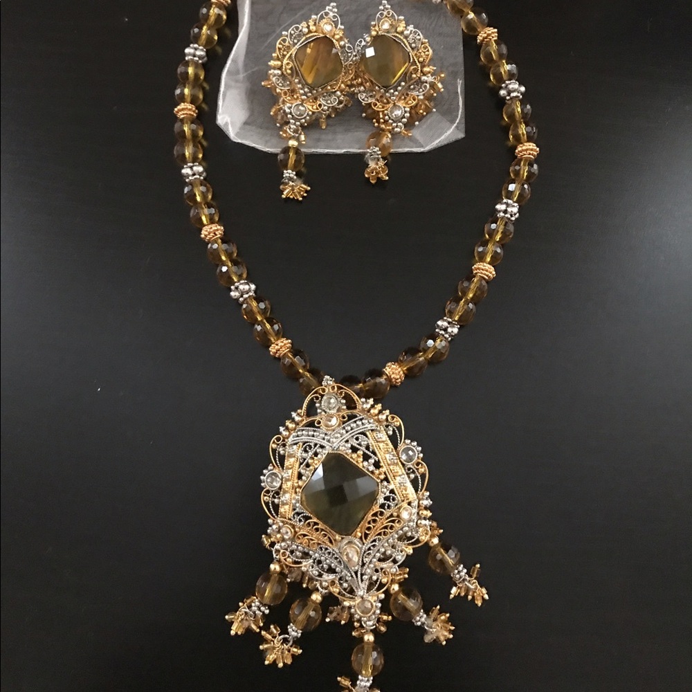 Necklace and earrings beaded set